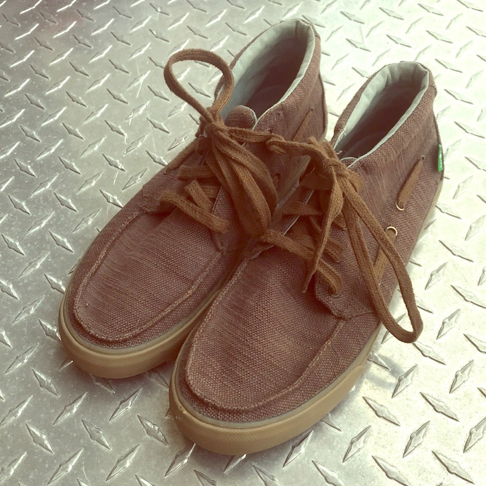 Men’s Brown High Top Sanuks